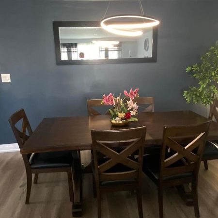 Spectacular 3 Bedroom 2 Wr House - Close To Airport Toronto Kültér fotó
