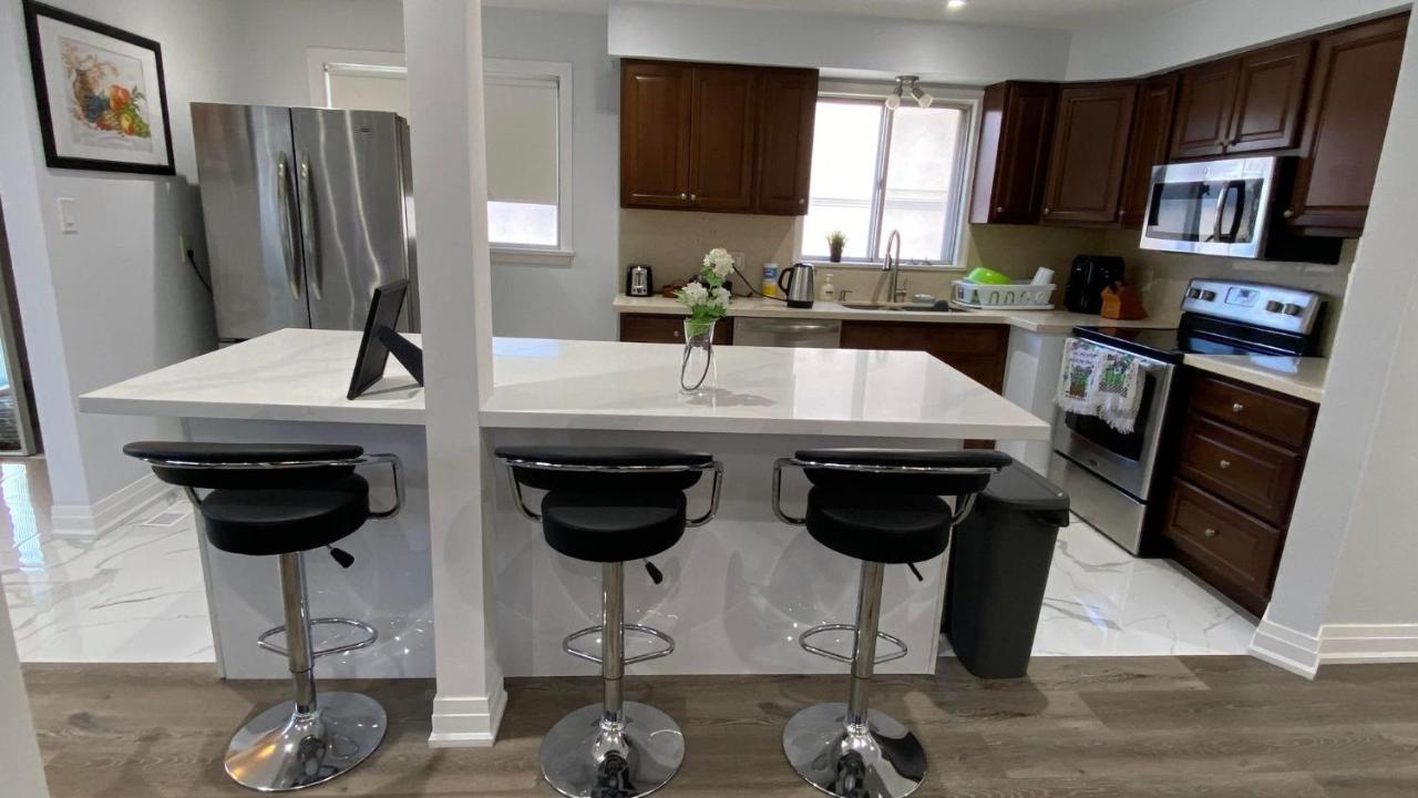 Spectacular 3 Bedroom 2 Wr House - Close To Airport Toronto Kültér fotó