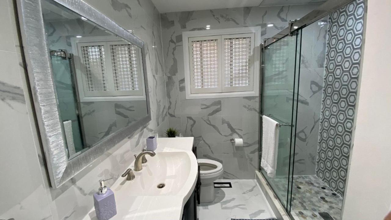 Spectacular 3 Bedroom 2 Wr House - Close To Airport Toronto Kültér fotó