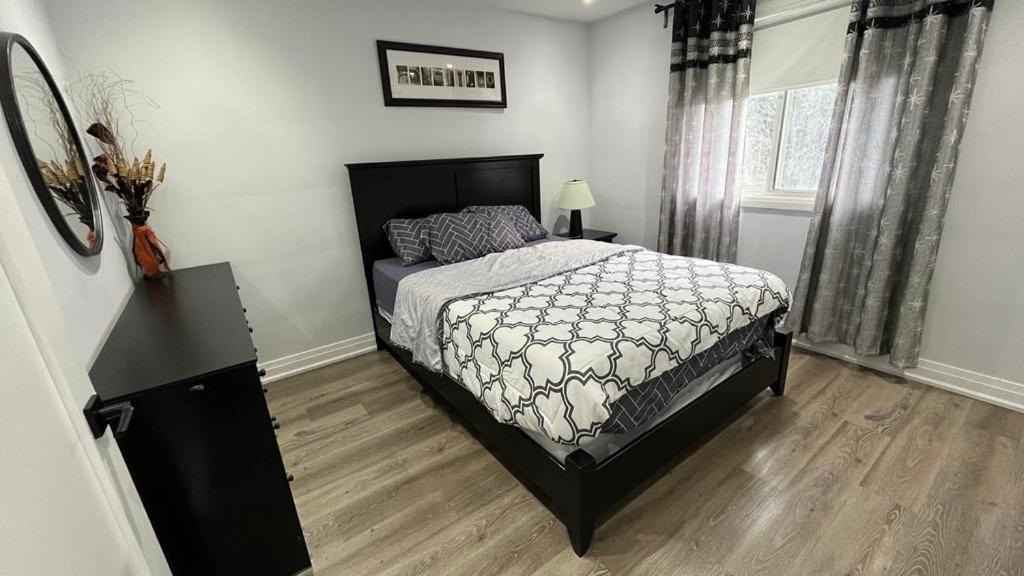 Spectacular 3 Bedroom 2 Wr House - Close To Airport Toronto Kültér fotó